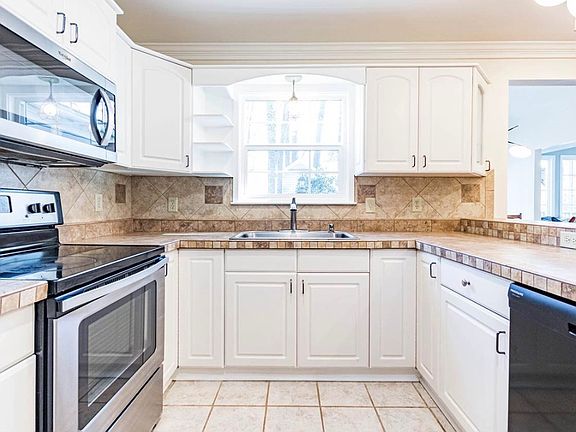 5th image of 6504 Hammersmith Dr