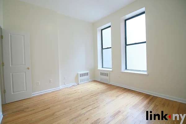 Rented by Link NY Realty | media 10