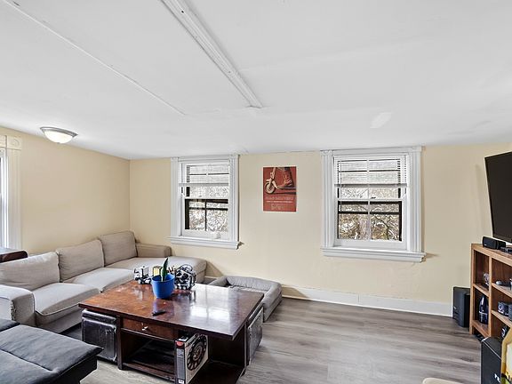 5th image of 2227 Wheeler St APT 3