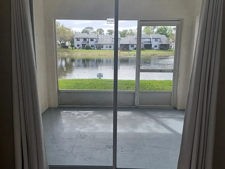 Screened In Porch w/Lake View From Inside
