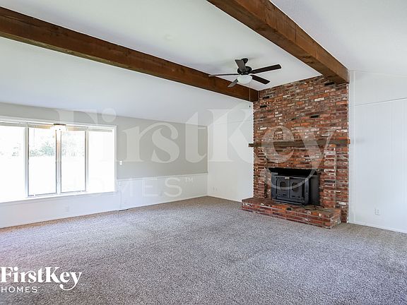 4th image of 804 NE 74th St