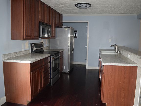 4th image of 814 Moss Ln