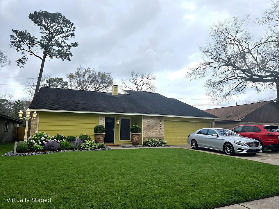 1st image of 17415 Mallett St