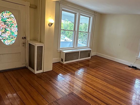 4th image of 19 S Midland Ave #2