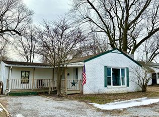 218 Fair Ave, Flora, IL 62839