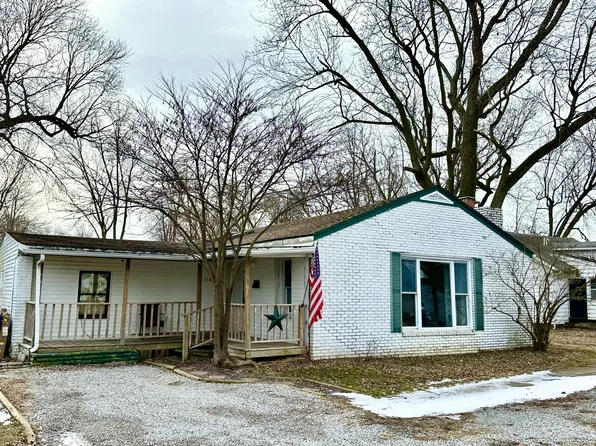 218 Fair Ave, Flora, IL 62839