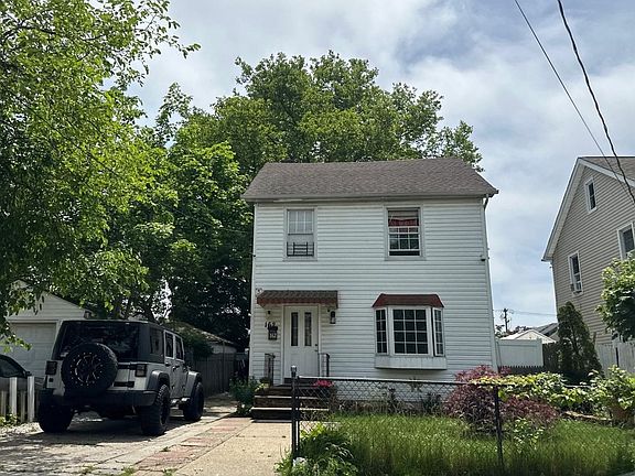 3rd image of 162 Harvard St