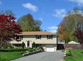 10 Ursula Dr, Bristol, RI 02809