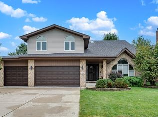 1124 Covington Dr, Lemont, IL 60439