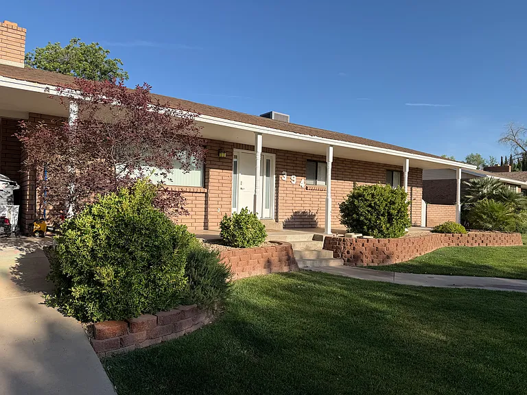 394 S 660 East Cir — Photo 2
