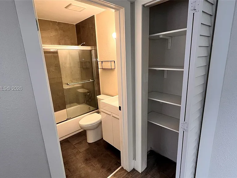 3538 SW 17th St #1B — Photo 8