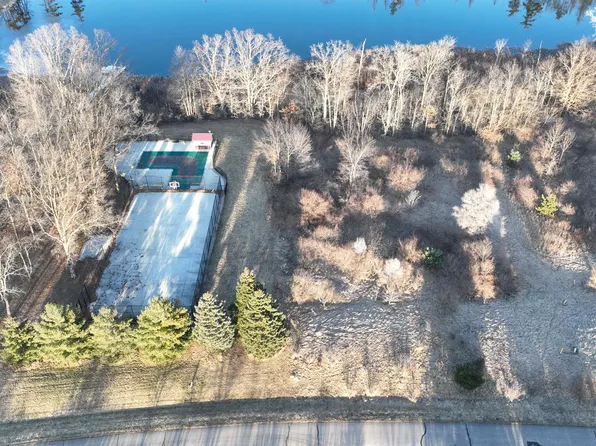 2241 Equestrian Trail Dr, Metamora, MI 48455