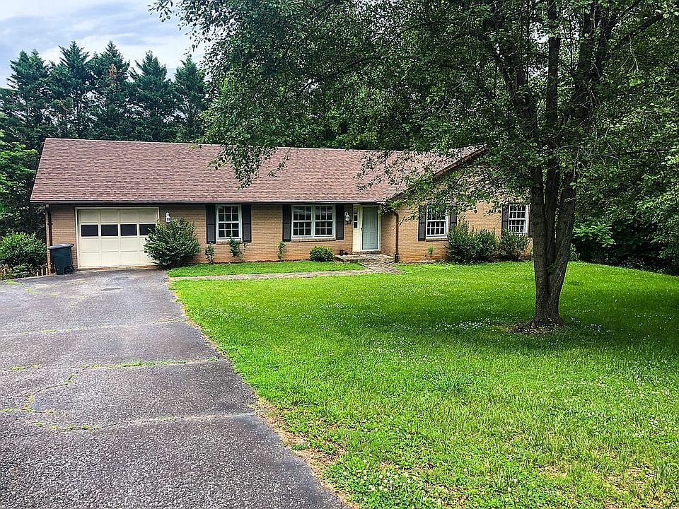 1st image of 1921 Dundee Ln