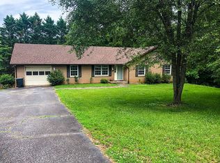 1921 Dundee Ln, Martinsville, VA 24112