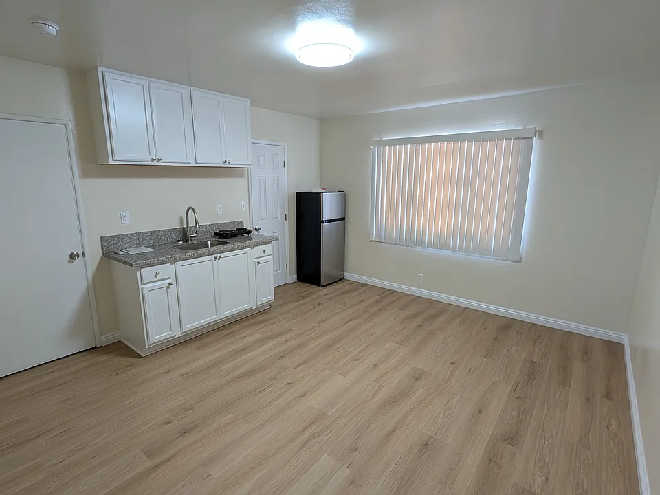 517 S Eucalyptus Ave #7