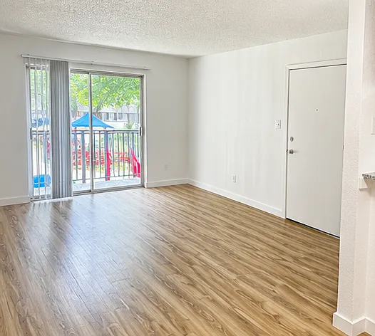 Creekwood Apartments — Photo 3