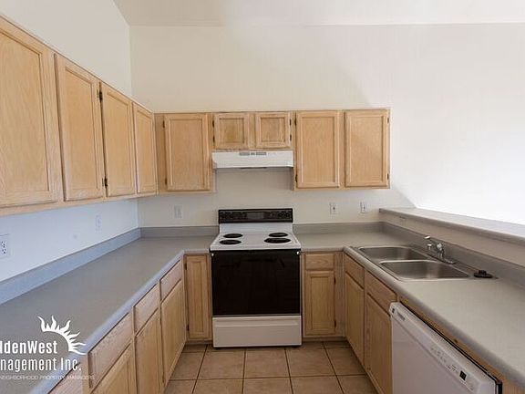 3rd image of 1031 N Sparrow Dr