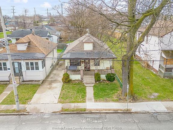 3rd image of 879 Felix Ave