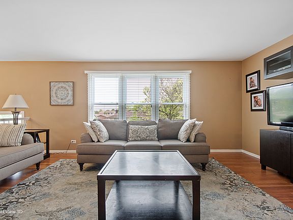 4th image of 267 Crestwood Ln