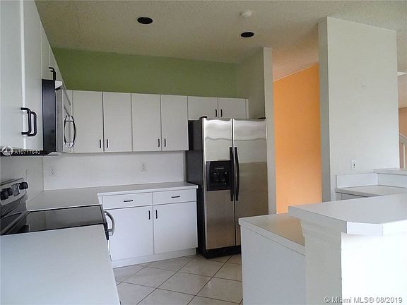 4th image of 846 Tanglewood Cir