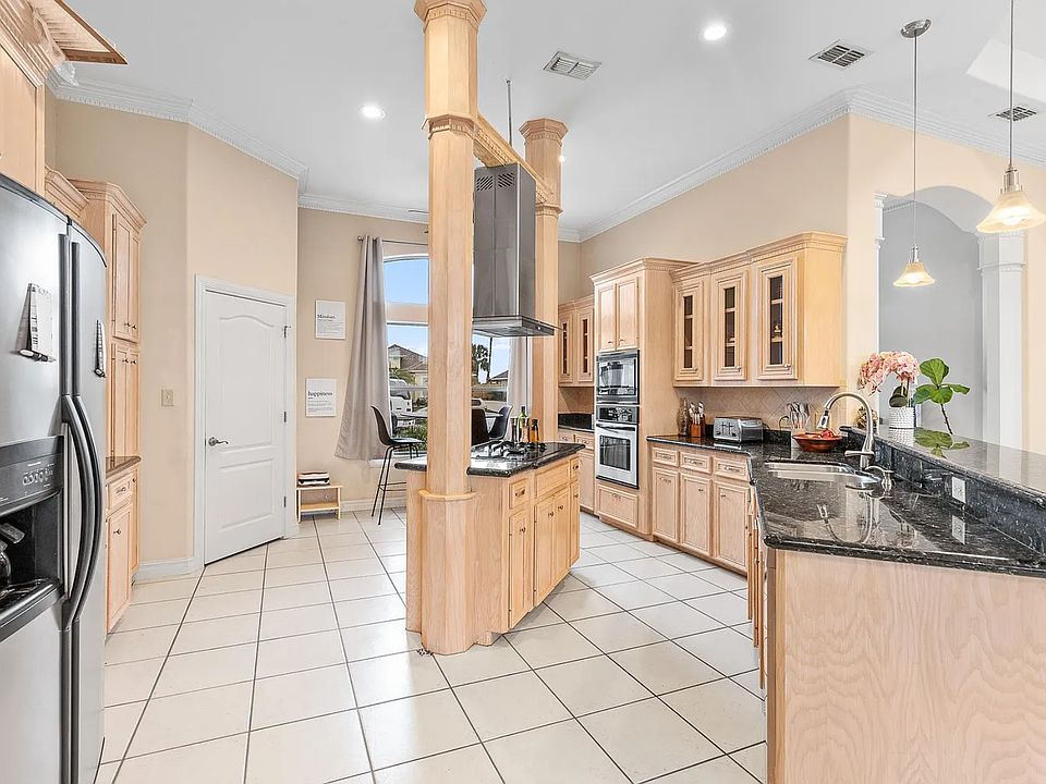 1st image of 87 Bethpage Dr