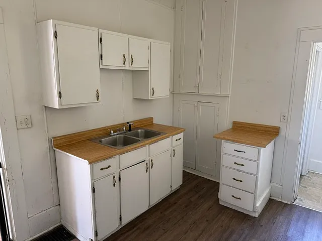 406 W Sycamore St #A — Photo 11