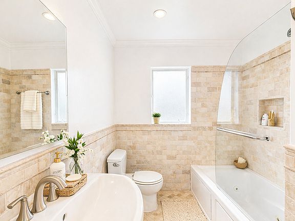 5th image of 1027 20th St #1033S