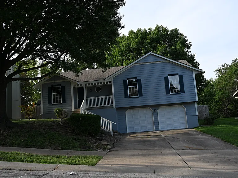 2117 SW 1st St — Photo 2