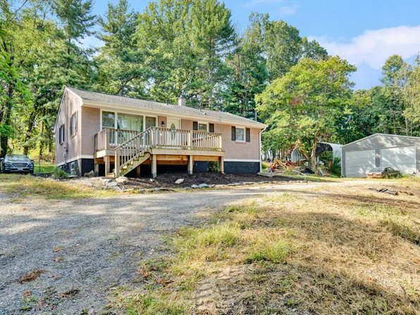 2112 Gate Rd, Christiansburg, VA 24073