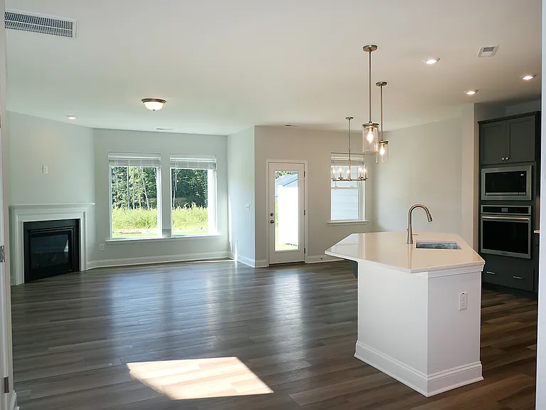 117 Deardom Way — Photo 2