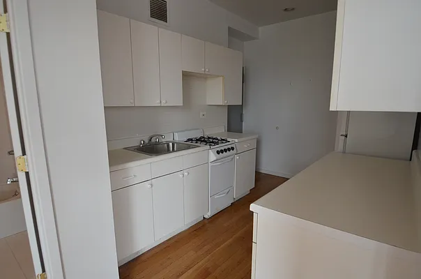 Rented by CITY SKYLINE REALTY INC | media 7