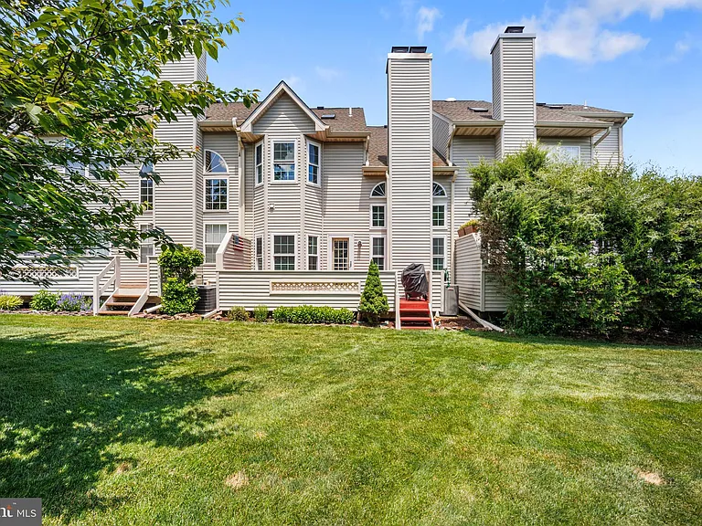 410 Fairview Way — Photo 20