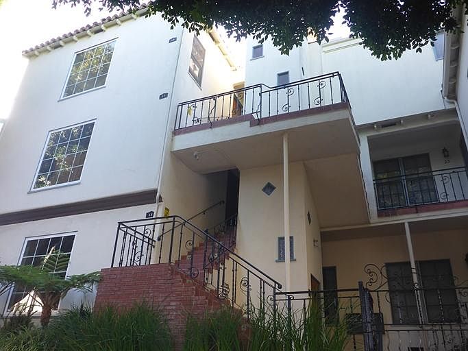 1st image of 17 Loma Ave