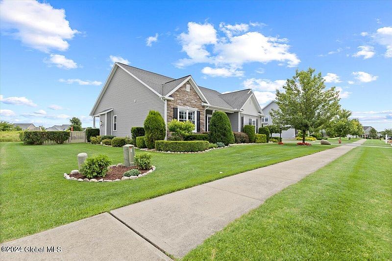 3rd image of 6 Coronado Way