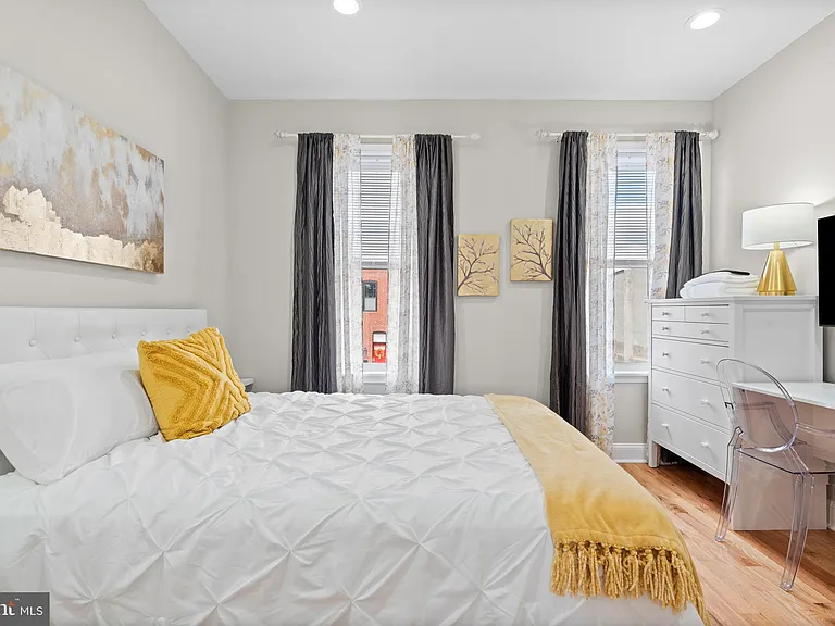2219 E Chase St — Photo 23