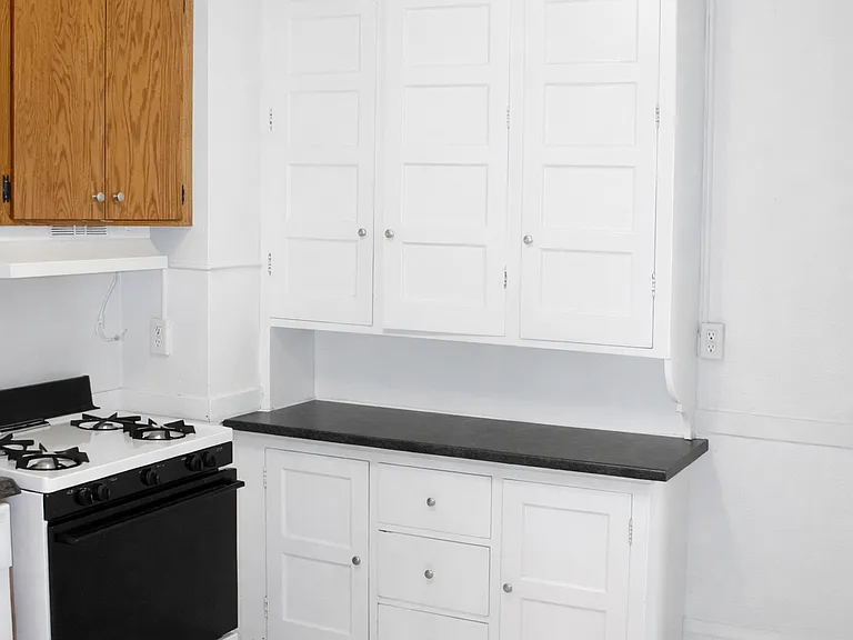 410 5th St NE #3 — Photo 11