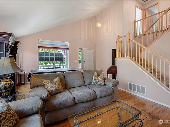 5th image of 6720 57th Drive NE