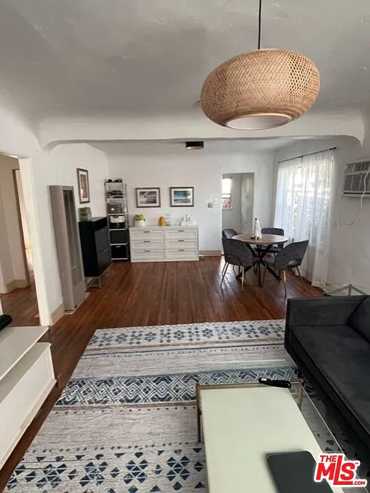 2 bed, 1.0 bath, 990 sqft, $4,500 — Photo 4