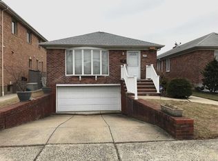 2429 160th St, Whitestone, NY 11357