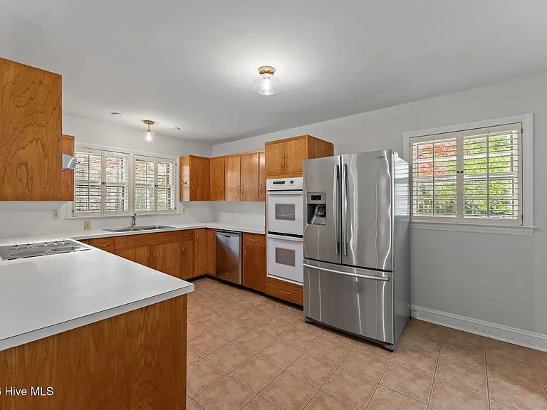 225 Arbutus Rd — Photo 15