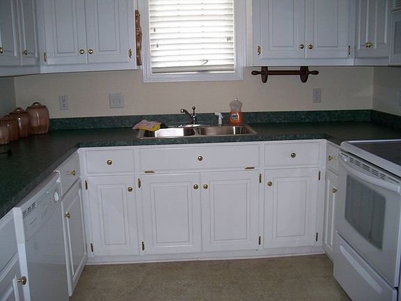3rd image of 13A S Woode Ter