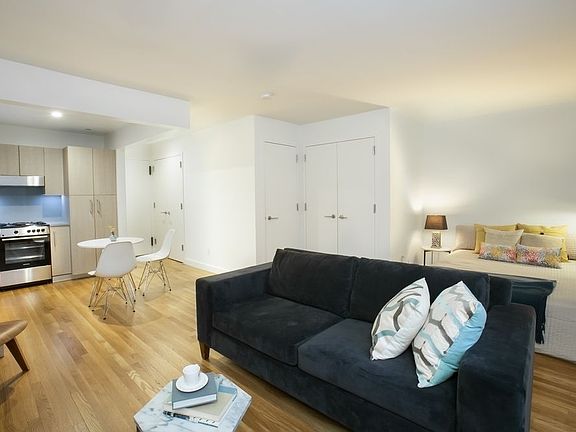 4th image of 101 W 15th St APT 103