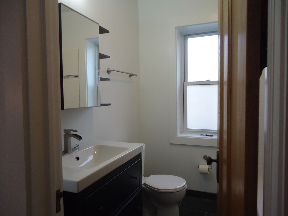 2nd image of 4435 W Gunnison St APT 2E