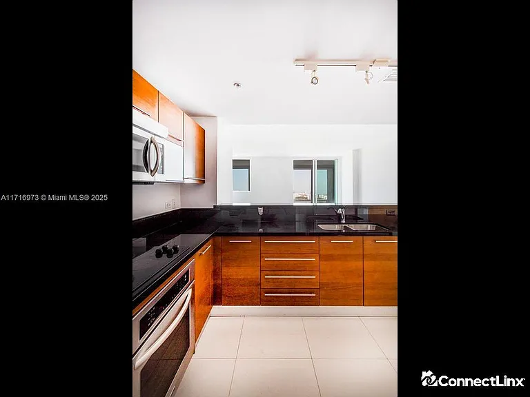 244 Biscayne Blvd — Photo 7