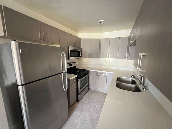 2nd image of 1622 S Beverly Glen Blvd APT 6