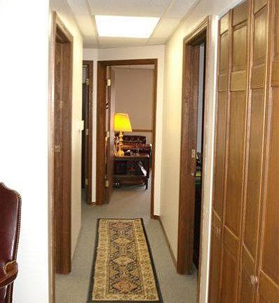 3rd image of 521 Windsor Park Dr