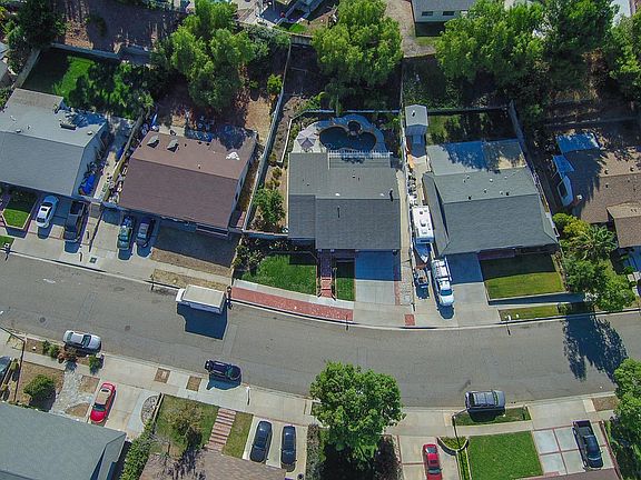 2nd image of 829 N Greenbriar Ave
