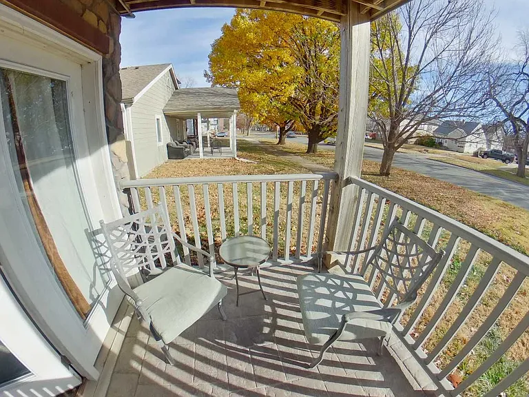 916 Bluemont Ave — Photo 17