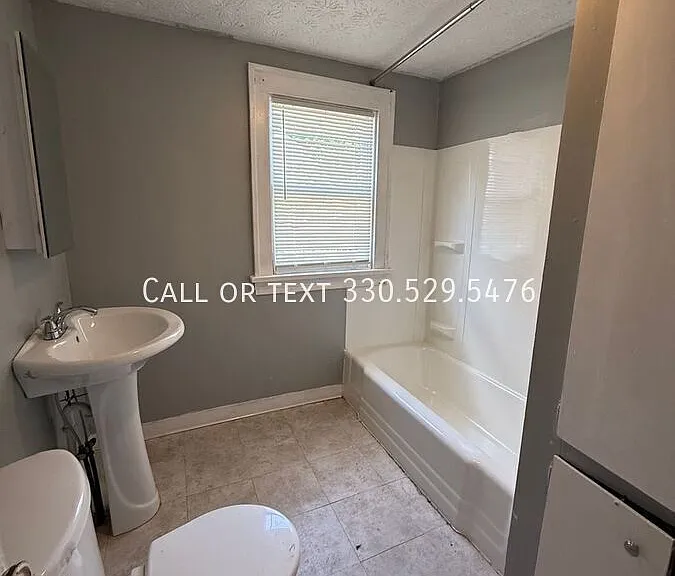745 Noble Ave — Photo 7