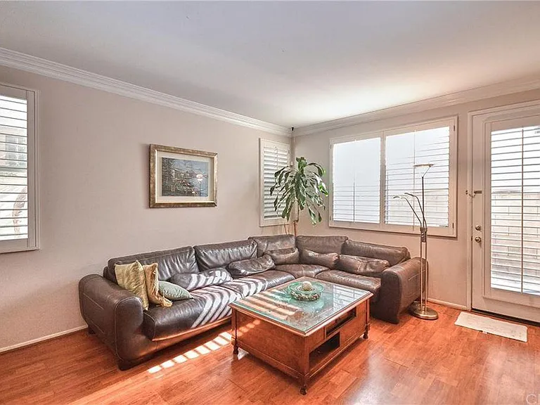 9040 Jacaranda Ln — Photo 2